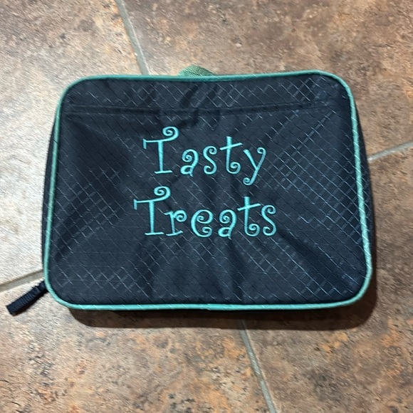 Thirty One cool case thermal navy blue “Tasty Treats”/ lunch bag - Picture 1 of 3